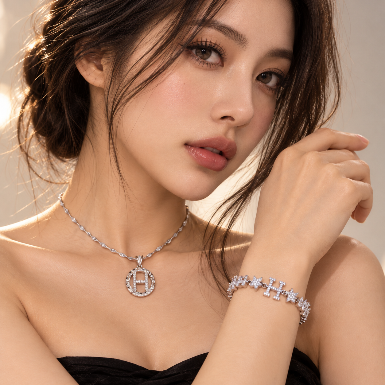 Heritage H Jewelry Set